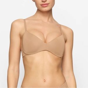 NWT Skims Orche Wireless Form Lightly
Lined Push Up Plunge Bra - sz 36DD